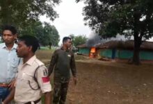 CG में हेडमास्टर की हत्या के बाद भड़की हिंसा, आरोपियों के घरों में लगाई आग, गांव में तनाव