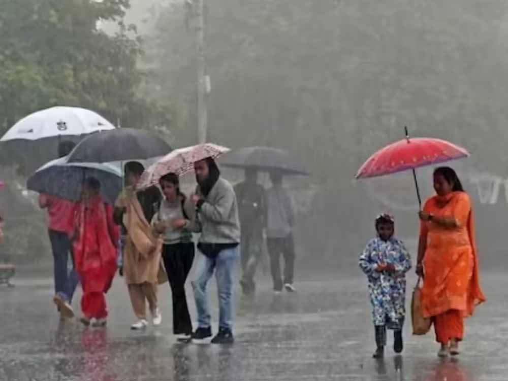 CG Weather Update: अवदाब के असर से रायपुर समेत कई जिलों में भारी बारिश का अलर्ट