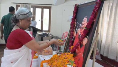 तीजनबाई की अस्थियां प्रयागराज संगम में विसर्जित, गनियारी में आज श्रद्धांजलि सभा