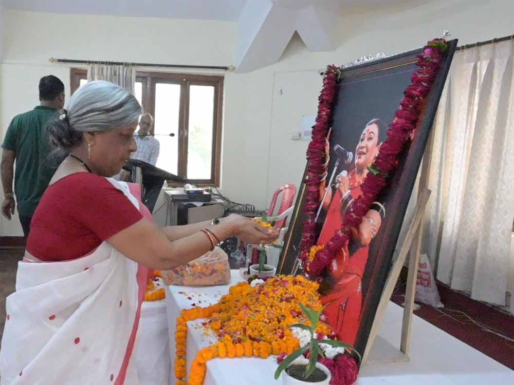 तीजनबाई की अस्थियां प्रयागराज संगम में विसर्जित, गनियारी में आज श्रद्धांजलि सभा तीजनबाई की अस्थियां प्रयागराज संगम में विसर्जित, गनियारी में आज श्रद्धांजलि सभा