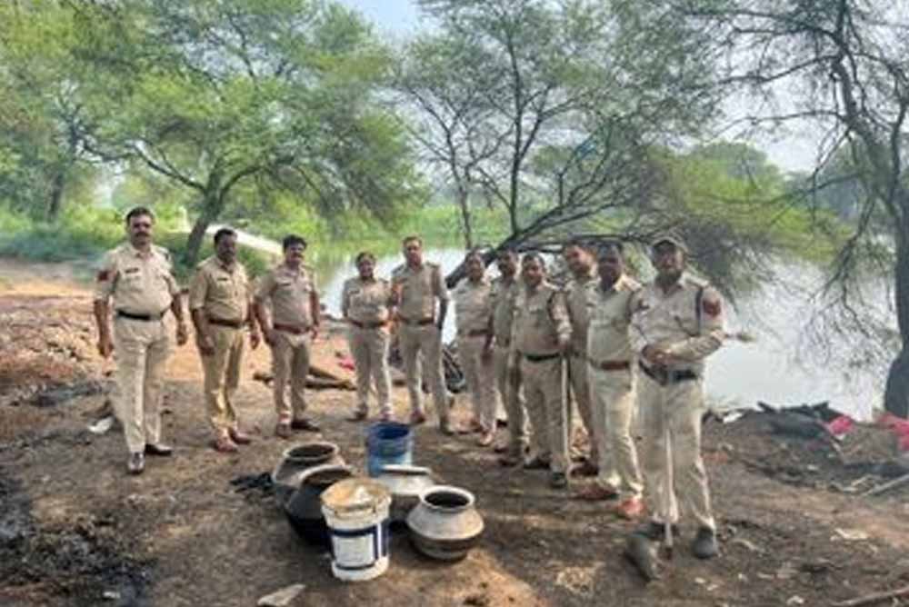 CG में शराब माफिया पर कार्रवाई के दौरान पुलिस टीम पर हमला, 6 ग्रामीण गिरफ्तार