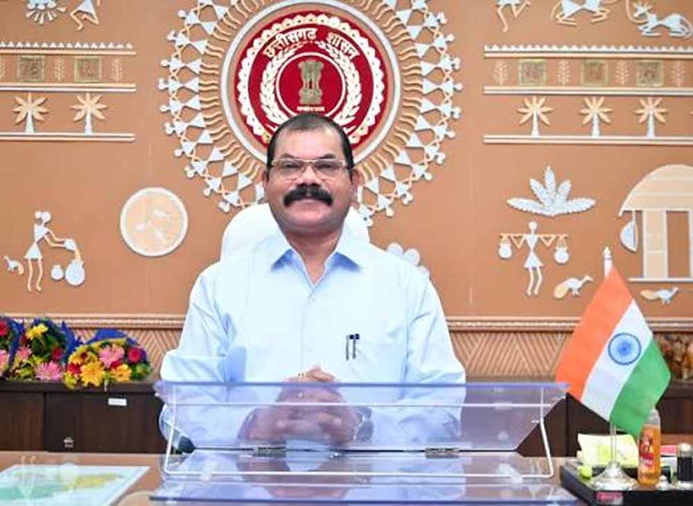 छत्तीसगढ़ में बड़ा प्रशासनिक फेरबदल, GPM कलेक्टर संतोष देवांगन हटाए गए, 5 IAS अधिकारियों के प्रभार बदले