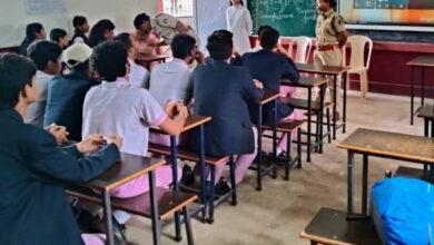 CG पुलिस की सख्त चेतावनी: नाबालिगों ने चलाए वाहन तो पहले चेतावनी, फिर अभिभावकों पर होगी कार्रवाई CG पुलिस की सख्त चेतावनी: नाबालिगों ने चलाए वाहन तो पहले चेतावनी, फिर अभिभावकों पर होगी कार्रवाई