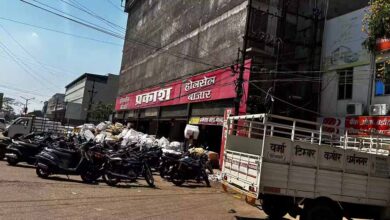 Raipur News: पंडरी कपड़ा मार्केट की सबसे पुरानी होलसेल दुकान से हटाया गया अवैध कब्जा