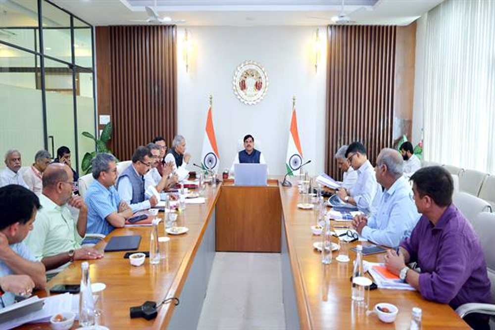 मुख्यमंत्री डॉ. यादव ने की मंत्रि-परिषद् बैठक और विधानसभा सत्र की तैयारियों की समीक्षा मुख्यमंत्री डॉ. यादव ने की मंत्रि-परिषद् बैठक और विधानसभा सत्र की तैयारियों की समीक्षा