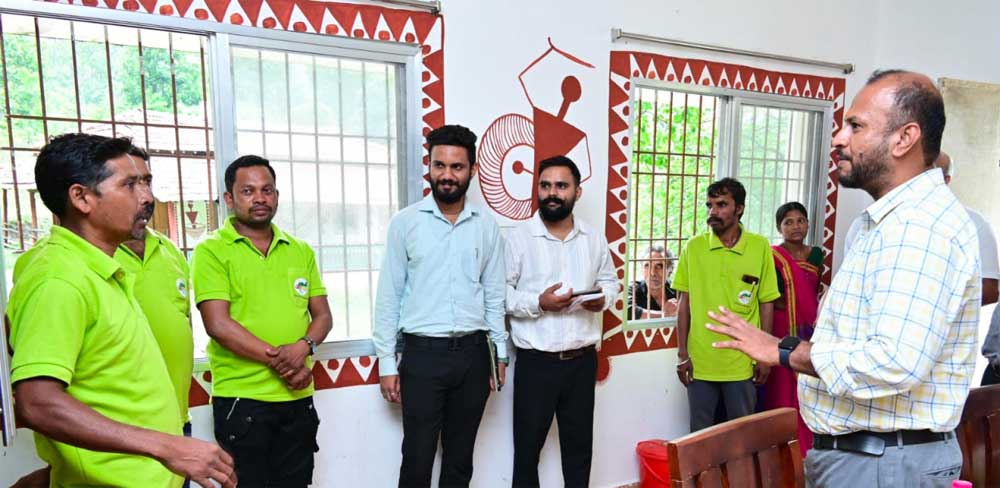 कलेक्टर विजय दयाराम के. ने संभाली पर्यटन विकास की कमान, बैगा संस्कृति, प्राकृतिक धरोहर और स्थानीय आजीविका को मिलेगा नया विस्तार कलेक्टर विजय दयाराम के. ने संभाली पर्यटन विकास की कमान, बैगा संस्कृति, प्राकृतिक धरोहर और स्थानीय आजीविका को मिलेगा नया विस्तार