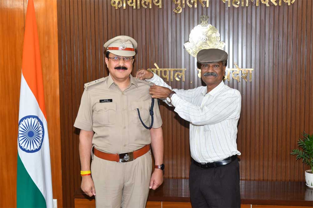 डीजीपी ने भारतीय पुलिस सेवा में नियुक्त अधिकारियों को लगाई रैंक डीजीपी ने भारतीय पुलिस सेवा में नियुक्त अधिकारियों को लगाई रैंक