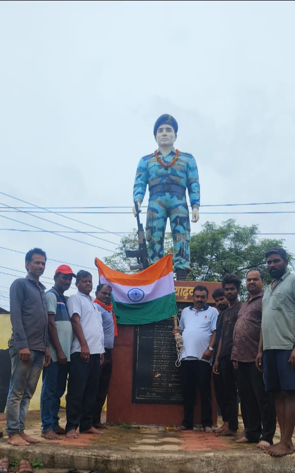 शिव सेना (उद्धव बाला साहब ठाकरे) ने कारगिल विजय दिवस देश भक्ति के साथ मनाया शिव सेना (उद्धव बाला साहब ठाकरे) ने कारगिल विजय दिवस देश भक्ति के साथ मनाया