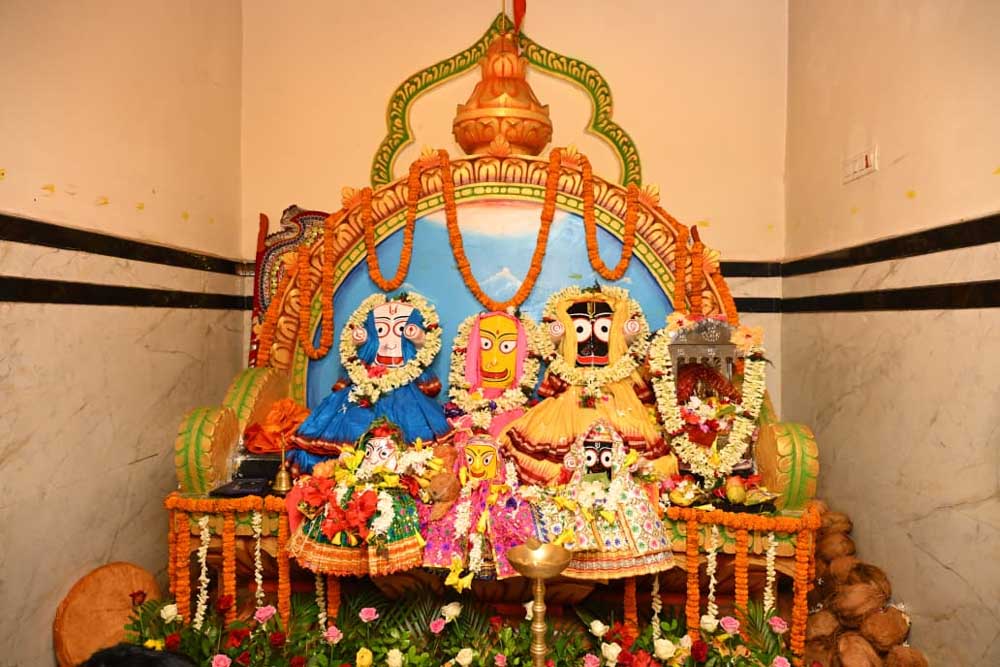 मुख्यमंत्री विष्णुदेव साय ने दोकड़ा की ऐतिहासिक रथयात्रा में निभाई गजपति महाराजा की परंपरा : भगवान जगन्नाथ का रथ खींचकर प्रदेशवासियों के सुख, समृद्धि और खुशहाली की कामना की मुख्यमंत्री विष्णुदेव साय ने दोकड़ा की ऐतिहासिक रथयात्रा में निभाई गजपति महाराजा की परंपरा : भगवान जगन्नाथ का रथ खींचकर प्रदेशवासियों के सुख, समृद्धि और खुशहाली की कामना की