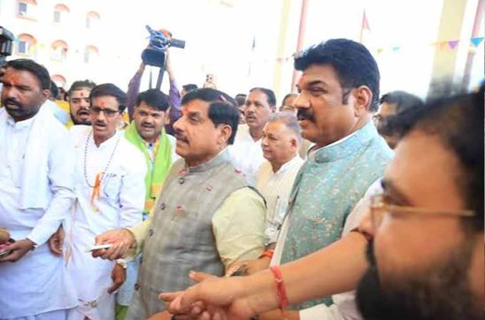 श्रीरामराजा सरकार के दरबार पहुंचे CM डॉ. मोहन यादव, ‘रामराजा लोक’ परियोजना का किया निरीक्षण, निवाड़ी को देंगे बड़ी सौगात श्रीरामराजा सरकार के दरबार पहुंचे CM डॉ. मोहन यादव, ‘रामराजा लोक’ परियोजना का किया निरीक्षण, निवाड़ी को देंगे बड़ी सौगात