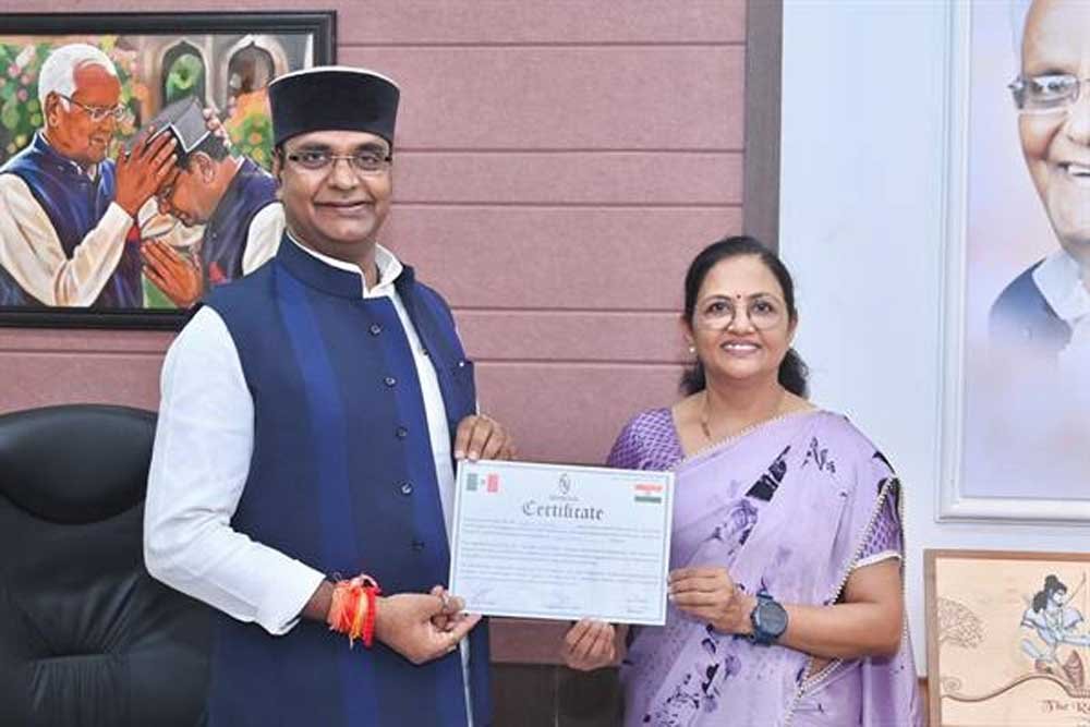 मंत्री विश्वास सारंग ने पर्वतारोही ज्योति रात्रे को दी ऐतिहासिक उपलब्धि पर शुभकामनाएं मंत्री विश्वास सारंग ने पर्वतारोही ज्योति रात्रे को दी ऐतिहासिक उपलब्धि पर शुभकामनाएं