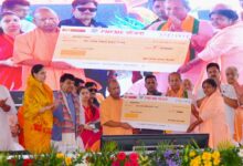 मुख्यमंत्री ने विभिन्न योजनाओं के लाभार्थियों को किया सम्मानित