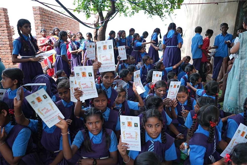 सपेरा बस्ती के बच्चो ने खेली बाल अधिकारों पर सांप सीढ़ी सपेरा बस्ती के बच्चो ने खेली बाल अधिकारों पर सांप सीढ़ी