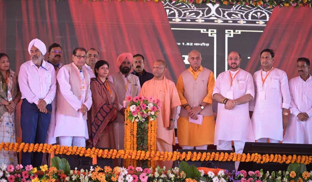 रामभक्तों पर लाठी-गोली चलाने वाले कर रहे आस्था की वकालत: सीएम योगी रामभक्तों पर लाठी-गोली चलाने वाले कर रहे आस्था की वकालत: सीएम योगी