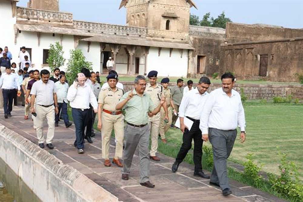 अपर मुख्य सचिव शुक्ला और संभाग आयुक्त शर्मा ने किया स्थल निरीक्षण अपर मुख्य सचिव शुक्ला और संभाग आयुक्त शर्मा ने किया स्थल निरीक्षण