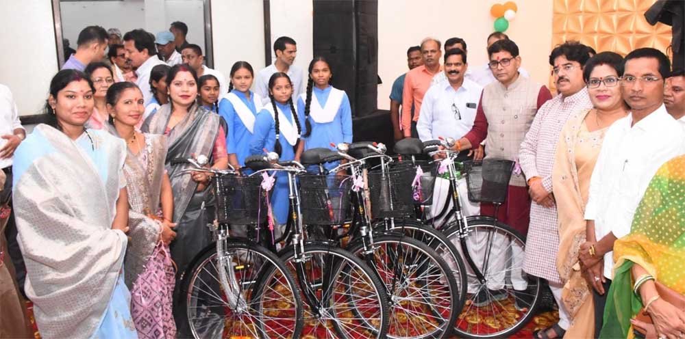 शिक्षा से ही होता है सशक्त राष्ट्र का निर्माण, बड़े लक्ष्य तय कर पूरी निष्ठा से करें पढ़ाई: मंत्री टंक राम वर्मा शिक्षा से ही होता है सशक्त राष्ट्र का निर्माण, बड़े लक्ष्य तय कर पूरी निष्ठा से करें पढ़ाई: मंत्री टंक राम वर्मा