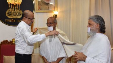 राज्यपाल डेका से सर्वाेदय शांति पदयात्रा के संतों ने की सौजन्य भेंट