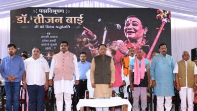 लोककला की महान साधिका डॉ. तीजन बाई की स्मृतियों को चिरस्थायी बनाएगी राज्य सरकार : मुख्यमंत्री विष्णुदेव साय लोककला की महान साधिका डॉ. तीजन बाई की स्मृतियों को चिरस्थायी बनाएगी राज्य सरकार : मुख्यमंत्री विष्णुदेव साय