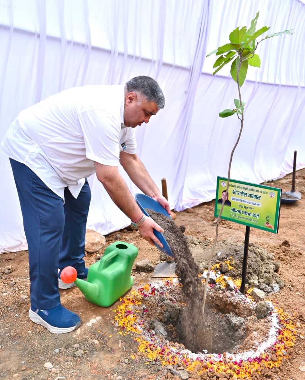 “एक पेड़ माँ के नाम” अभियान के तहत मंत्री राजेश अग्रवाल ने नवीन विधानसभा परिसर में लगाया पौधा “एक पेड़ माँ के नाम” अभियान के तहत मंत्री राजेश अग्रवाल ने नवीन विधानसभा परिसर में लगाया पौधा