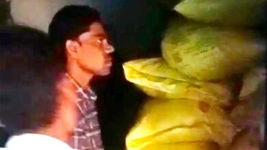 बेमेतरा में अवैध उर्वरक भंडारण पर बड़ी कार्रवाई, 275 बोरी यूरिया जब्त; किसानों के अधिकारों की रक्षा के लिए राज्य सरकार सजग बेमेतरा में अवैध उर्वरक भंडारण पर बड़ी कार्रवाई, 275 बोरी यूरिया जब्त; किसानों के अधिकारों की रक्षा के लिए राज्य सरकार सजग