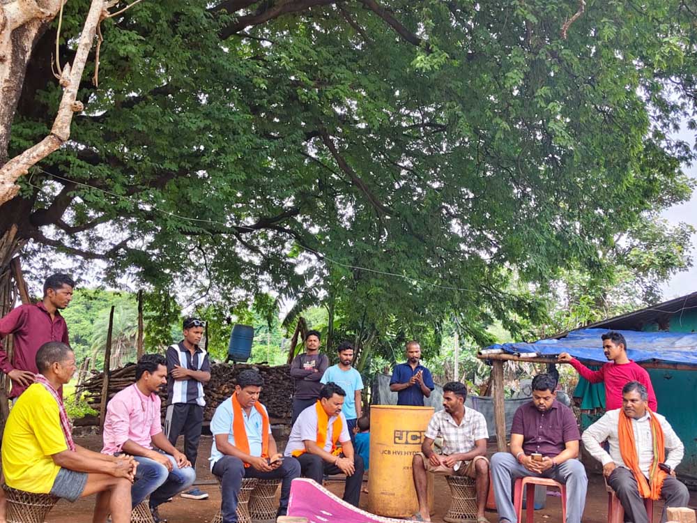 सुदूर वनांचल में जिला पंचायत अध्यक्ष की जनचौपाल सुदूर वनांचल में जिला पंचायत अध्यक्ष की जनचौपाल