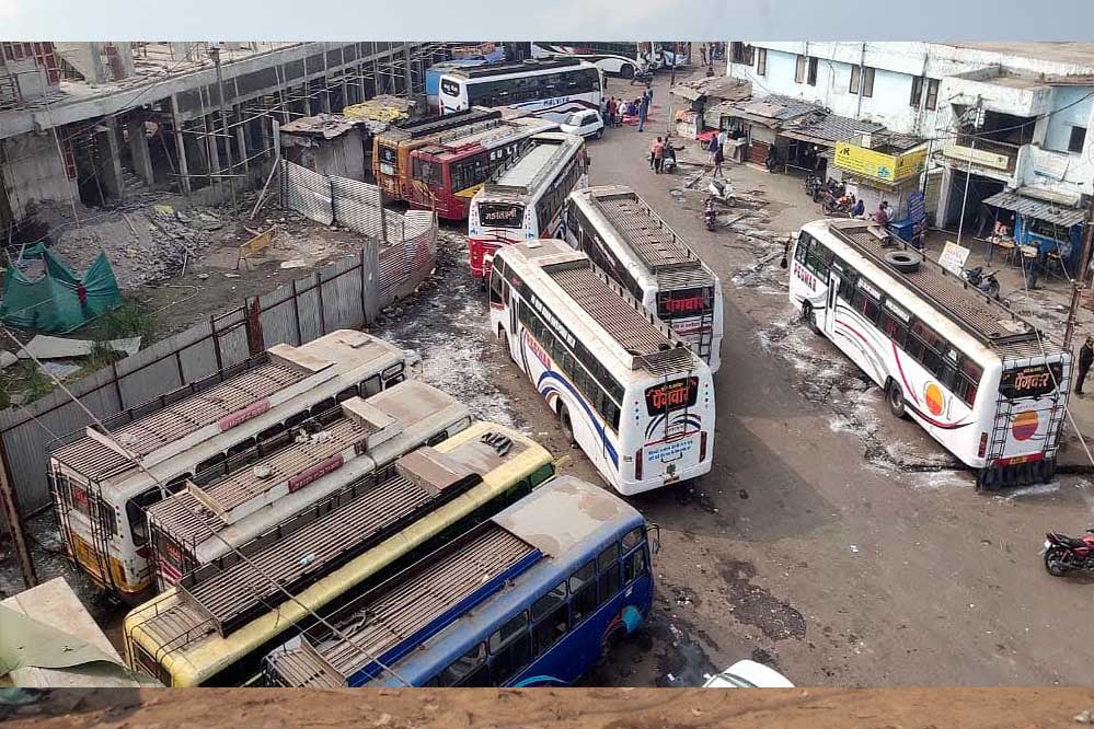 गुजरात-मुंबई में बारिश का कहर, कई ट्रेनें रद्द; बसें बनी सहारा, किराया 25% तक बढ़ा गुजरात-मुंबई में बारिश का कहर, कई ट्रेनें रद्द; बसें बनी सहारा, किराया 25% तक बढ़ा