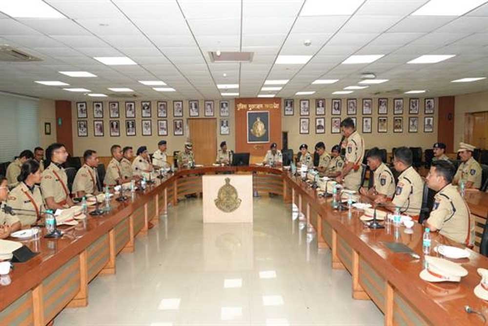 नैतिक मूल्यों, विश्वसनीयता और जनसेवा की भावना ही उत्कृष्ट पुलिस नेतृत्व की पहचान – डीजीपी कैलाश मकवाणा नैतिक मूल्यों, विश्वसनीयता और जनसेवा की भावना ही उत्कृष्ट पुलिस नेतृत्व की पहचान – डीजीपी कैलाश मकवाणा