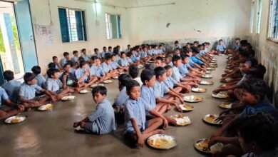 भैरमगढ़ में सामाजिक सहभागिता की अनूठी पहल, पीएम पोषण योजना के तहत बच्चों को मिला पौष्टिक और स्वादिष्ट भोजन भैरमगढ़ में सामाजिक सहभागिता की अनूठी पहल, पीएम पोषण योजना के तहत बच्चों को मिला पौष्टिक और स्वादिष्ट भोजन