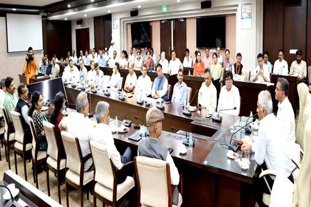 अधिकारी टीम मध्यप्रदेश के रूप में योजनाओं और निर्णयों के क्रियान्वयन में उत्कृष्ट भूमिका निभाएं : मुख्य सचिव बर्णवाल अधिकारी टीम मध्यप्रदेश के रूप में योजनाओं और निर्णयों के क्रियान्वयन में उत्कृष्ट भूमिका निभाएं : मुख्य सचिव बर्णवाल