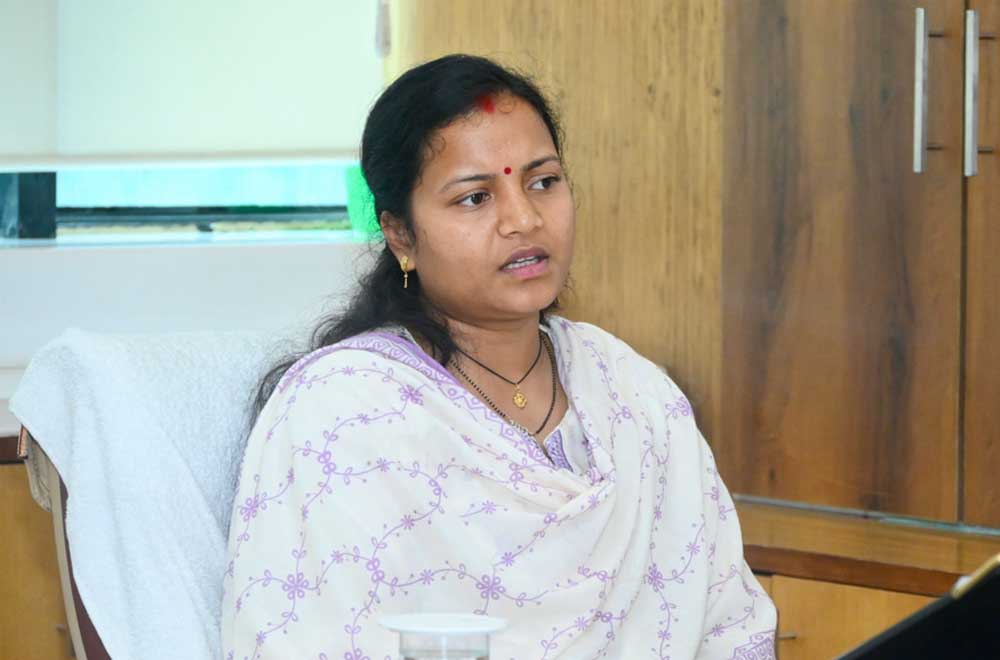 महिला एवं बाल विकास विभाग की योजनाओं का गोंडी एवं हल्बी भाषा में होगा व्यापक प्रचार-प्रसार महिला एवं बाल विकास विभाग की योजनाओं का गोंडी एवं हल्बी भाषा में होगा व्यापक प्रचार-प्रसार
