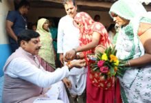 मुख्यमंत्री डॉ. यादव ने जनजातीय परिवार के घर किया भोजन