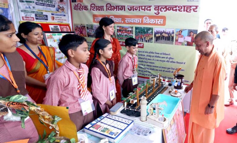 बेटी और व्यापारी की सुरक्षा से खिलवाड़ करने वालों की जगह है जेल या जहन्नुम में – सीएम योगी बेटी और व्यापारी की सुरक्षा से खिलवाड़ करने वालों की जगह है जेल या जहन्नुम में – सीएम योगी