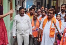 76 दिवसीय वार्ड प्रवास में जनता के बीच पहुंच रहे विधायक डॉ. नीलकंठ तिवारी, सुन रहे समस्याएं, करा रहे समाधान