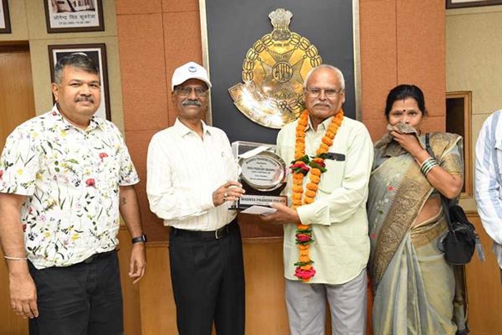 पुलिस मुख्यालय परिवार द्वारा 8 सेवानिवृत्त कर्मचारियों को दी गई भावभीनी विदाई पुलिस मुख्यालय परिवार द्वारा 8 सेवानिवृत्त कर्मचारियों को दी गई भावभीनी विदाई