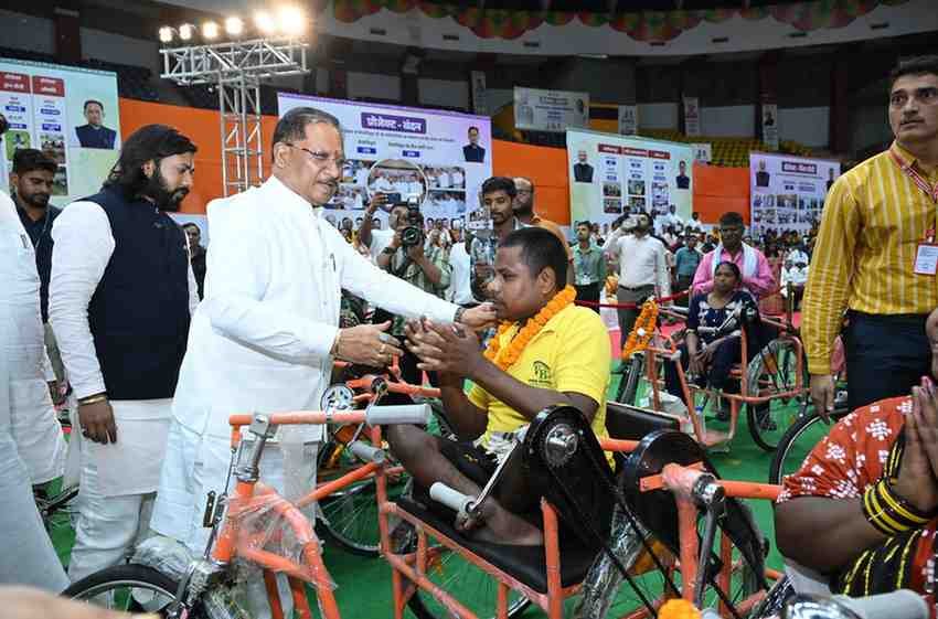 दिव्यांगजनों के सम्मान और सशक्तीकरण के लिए सरकार निरंतर प्रतिबद्ध : मुख्यमंत्री विष्णु देव साय दिव्यांगजनों के सम्मान और सशक्तीकरण के लिए सरकार निरंतर प्रतिबद्ध : मुख्यमंत्री विष्णु देव साय