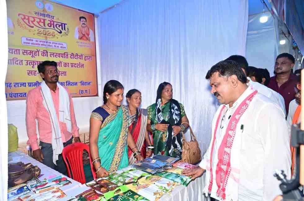 ग्रामीण उद्यमिता का मार्ग है संभागीय सरस मेला: उपमुख्यमंत्री विजय शर्मा ग्रामीण उद्यमिता का मार्ग है संभागीय सरस मेला: उपमुख्यमंत्री विजय शर्मा
