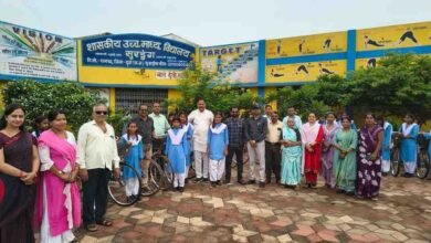 अध्यक्ष ईश्वर सिंह ठाकुर ने 40 शालेय छात्राओं को सायकल का किया वितरण अध्यक्ष ईश्वर सिंह ठाकुर ने 40 शालेय छात्राओं को सायकल का किया वितरण