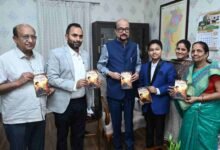 राज्यपाल डेका ने 12 वर्षीय छात्र मास्टर दिव्यांश की पुस्तक ‘थॉट्स अबाउट गॉड‘ का किया विमोचन