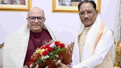 मुख्यमंत्री विष्णुदेव साय से निर्माता-निर्देशक डॉ. चंद्रप्रकाश द्विवेदी ने की सौजन्य मुलाकात