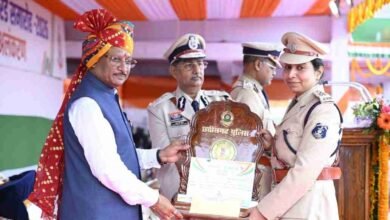 मुख्यमंत्री विष्णु देव साय के करकमलों से उत्कृष्ट सेवा के लिए सम्मानित हुए पुलिस एवं नगर सेना के अधिकारी-कर्मचारी
