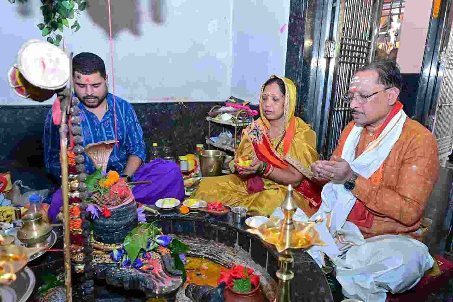 मुख्यमंत्री विष्णुदेव साय ने सावन सोमवार और नागपंचमी पर श्री फलेश्वरनाथ महादेव की पूजा-अर्चना की मुख्यमंत्री विष्णुदेव साय ने सावन सोमवार और नागपंचमी पर श्री फलेश्वरनाथ महादेव की पूजा-अर्चना की