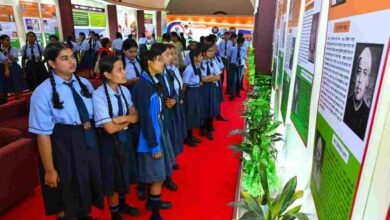 टाउन हॉल में छायाचित्र प्रदर्शनी देखने उमड़ी भीड़, एआई तकनीक से विरासत और पर्यटन का अभिनव अनुभव