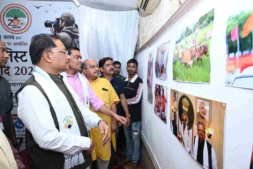 तस्वीरों ने ताजा कीं मुख्यमंत्री विष्णुदेवसाय की पुरानी यादें : मुख्यमंत्री विष्णुदेव साय ‘दृश्य संवाद 2026’ के समापन समारोह में हुए शामिल
