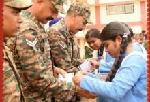 सेना के सम्मान में राखी का धागा, नवा रायपुर के पोस्टकार्ड पर विद्यार्थियों ने लिखे भावपूर्ण संदेश