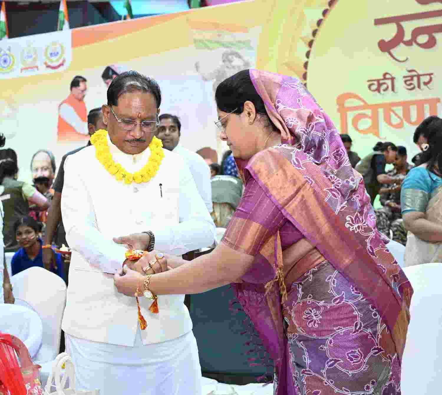 नक्सलवाद के अंत से बहनों को मिला सुरक्षा और विश्वास का सबसे बड़ा उपहार : मुख्यमंत्री विष्णु देव साय नक्सलवाद के अंत से बहनों को मिला सुरक्षा और विश्वास का सबसे बड़ा उपहार : मुख्यमंत्री विष्णु देव साय