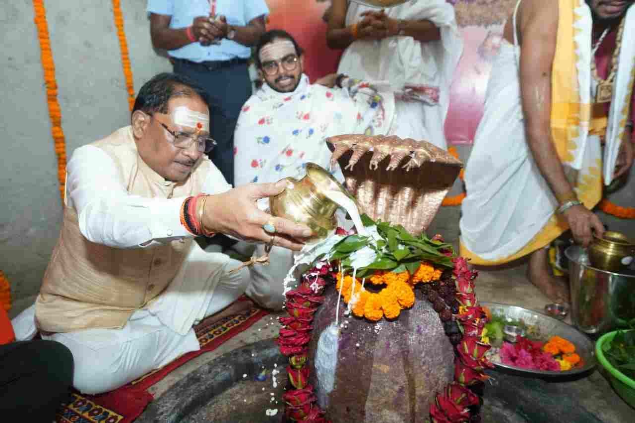 प्रदेश के शक्तिपीठों को धार्मिक कॉरिडोर के रूप में जोड़ रही राज्य सरकार : मुख्यमंत्री साय प्रदेश के शक्तिपीठों को धार्मिक कॉरिडोर के रूप में जोड़ रही राज्य सरकार : मुख्यमंत्री साय
