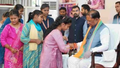 बहनों का स्नेह और आशीर्वाद मेरे लिए अनमोल : मुख्यमंत्री विष्णु देव साय बहनों का स्नेह और आशीर्वाद मेरे लिए अनमोल : मुख्यमंत्री विष्णु देव साय