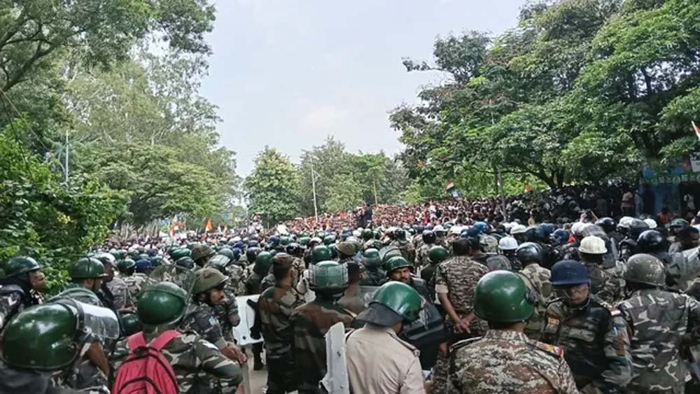 JPSC-JSSC प्रदर्शन में हंगामा, पुलिस का लाठीचार्ज और आंसू गैस, कई जगह तनाव JPSC-JSSC प्रदर्शन में हंगामा, पुलिस का लाठीचार्ज और आंसू गैस, कई जगह तनाव