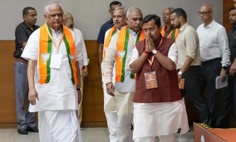 BJP की पहली राष्ट्रीय बैठक में ‘वंदे मातरम्’ पर बड़ा फैसला, कांग्रेस के खिलाफ देशव्यापी अभियान की तैयारी BJP की पहली राष्ट्रीय बैठक में ‘वंदे मातरम्’ पर बड़ा फैसला, कांग्रेस के खिलाफ देशव्यापी अभियान की तैयारी