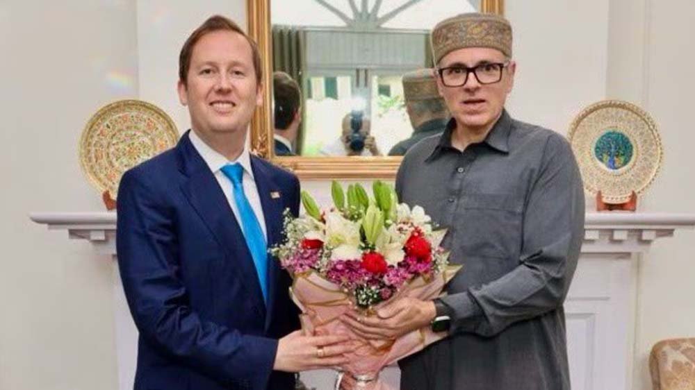 कश्मीर पहुंचे अमेरिकी राजदूत सर्जियो गोर, भारत के समर्थन में दिया बड़ा बयान कश्मीर पहुंचे अमेरिकी राजदूत सर्जियो गोर, भारत के समर्थन में दिया बड़ा बयान
